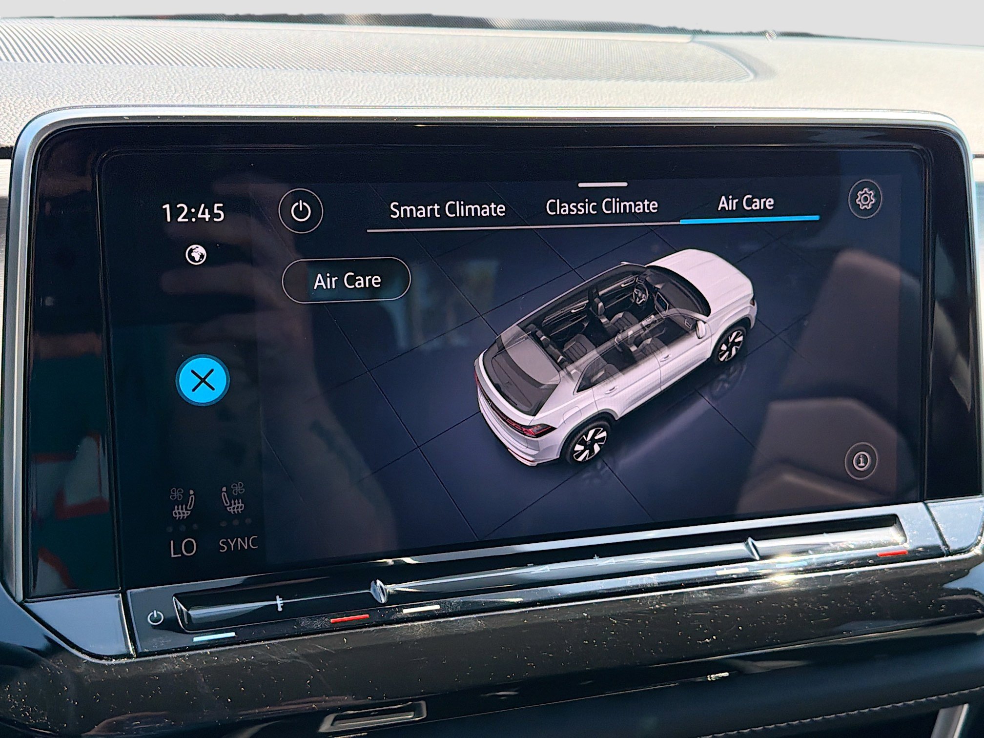 Used 2025 Volkswagen Atlas Cross Sport SE image 32