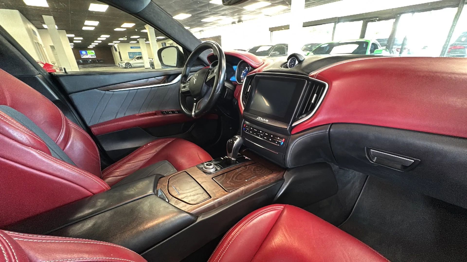 Used 2017 Maserati Ghibli w/ Luxury Package RWD image 12