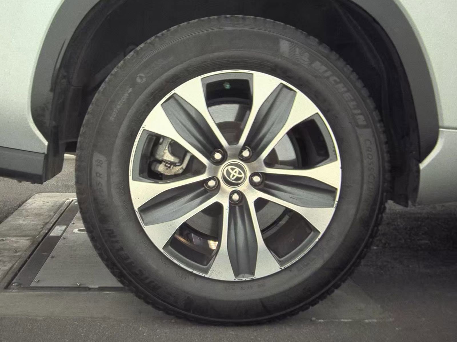 Used 2020 Toyota Highlander XLE image 11