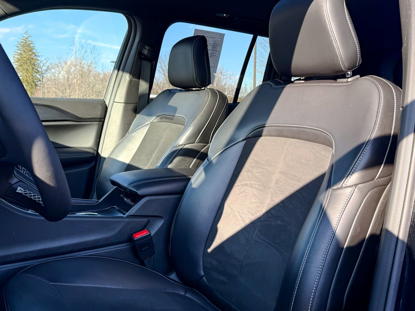 Used 2025 Jeep Grand Cherokee Altitude image 12