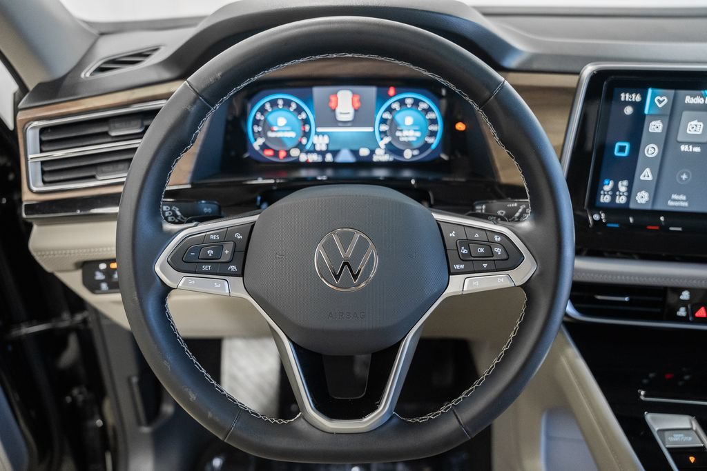 Used 2025 Volkswagen Atlas SE AWD/4WD image 25