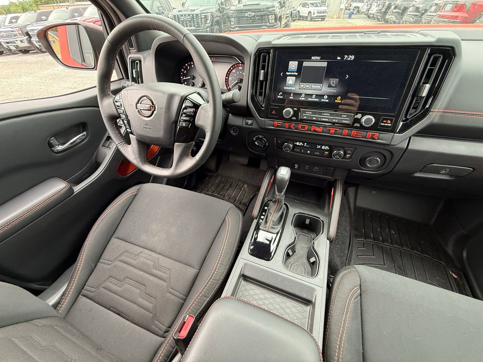 Used 2025 Nissan Frontier PRO-4X AWD/4WD image 3