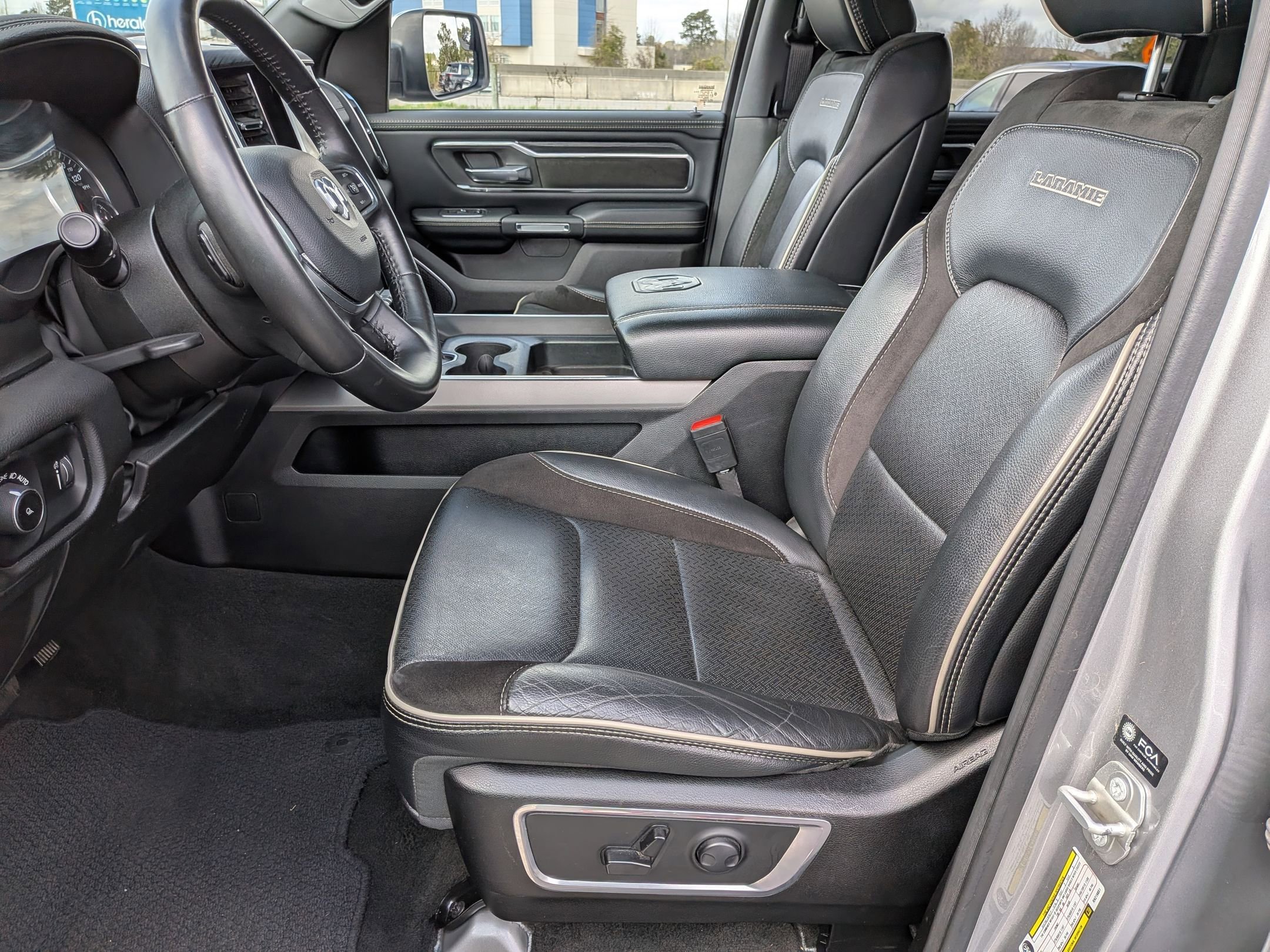 Used 2024 RAM 1500 Laramie image 15