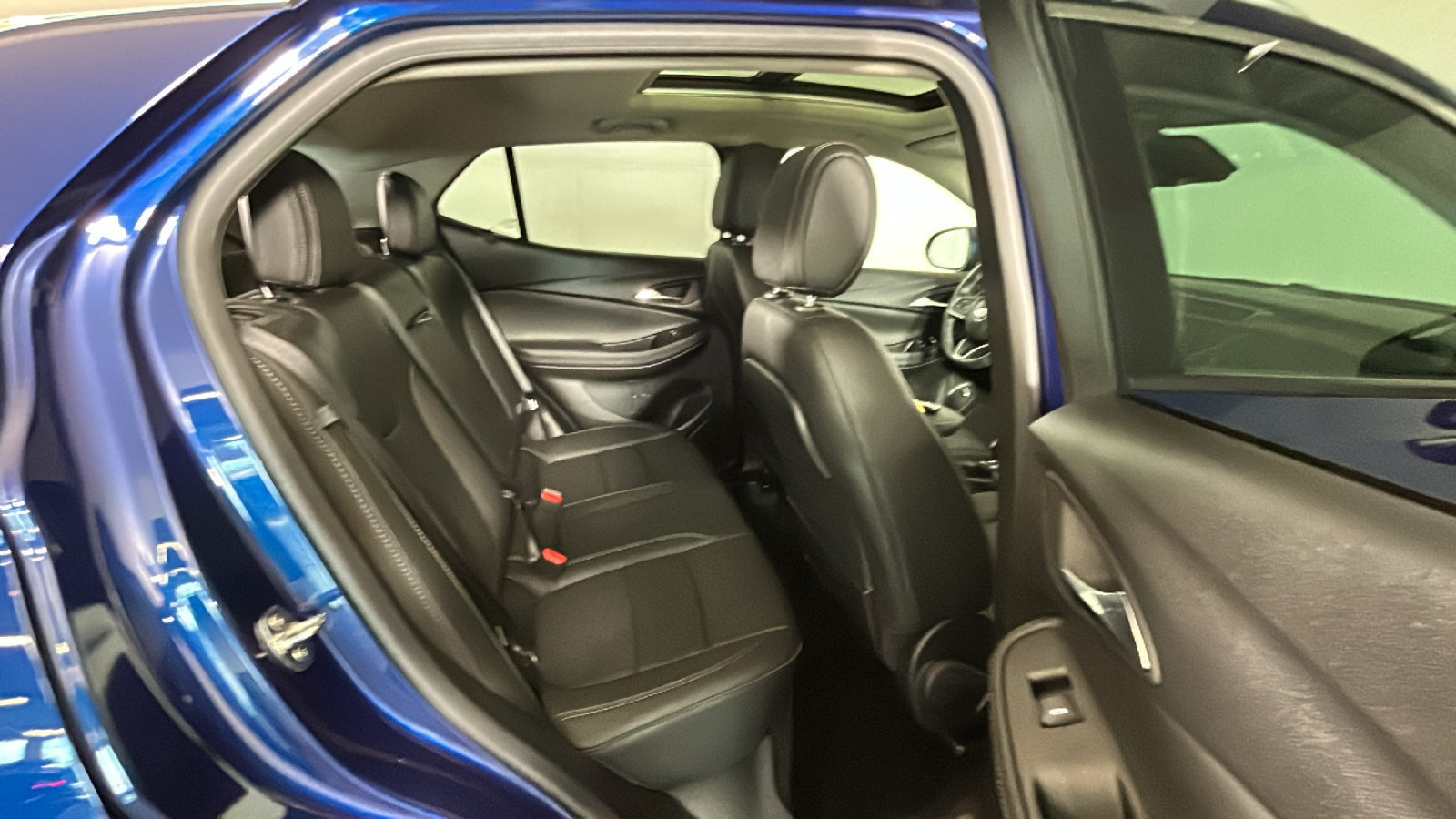 Used 2023 Buick Encore GX Essence w/ Experience Buick Package FWD image 36
