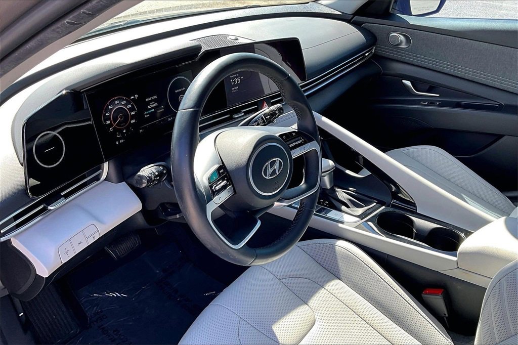 Used 2022 Hyundai Elantra Limited image 14