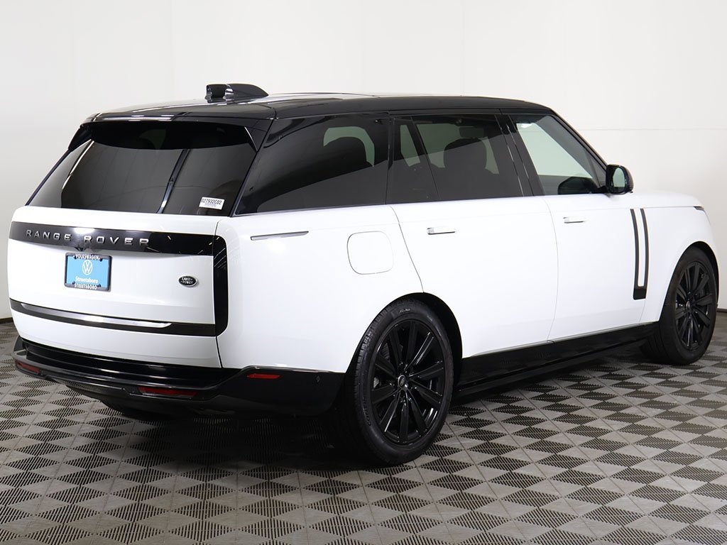Used 2023 Land Rover Range Rover Long Wheelbase SE image 16