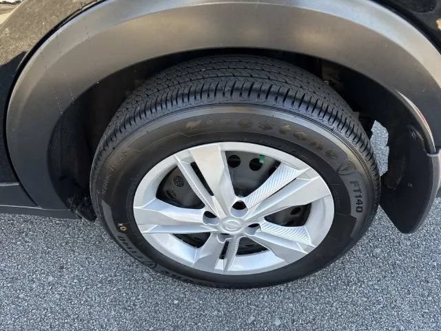Used 2024 Nissan Kicks S FWD image 12