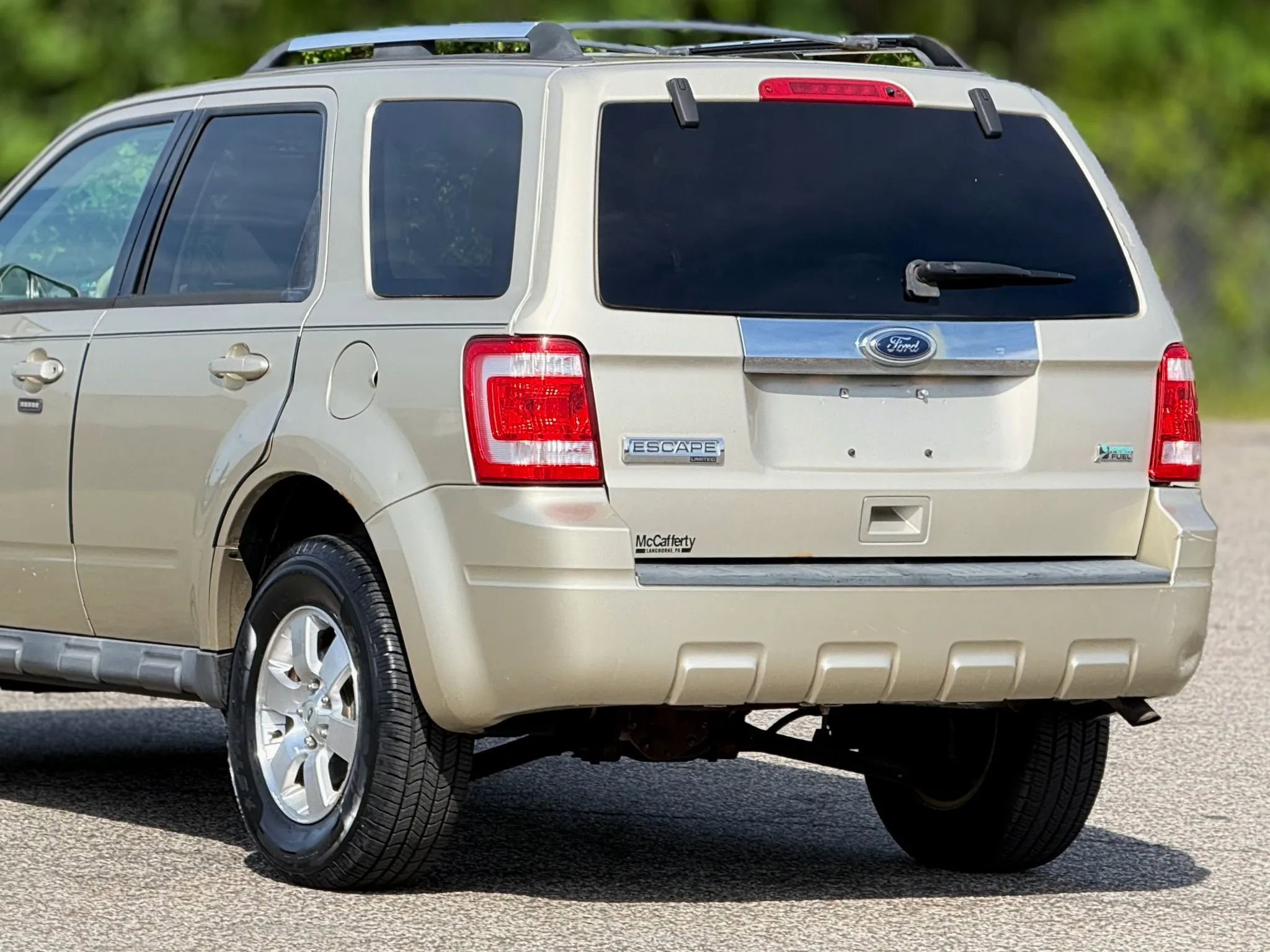 Used 2010 Ford Escape Limited AWD/4WD image 16