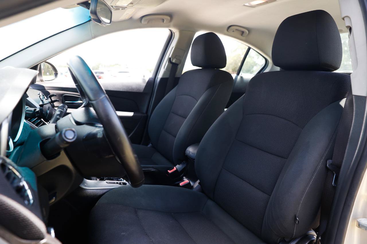 Used 2012 Chevrolet Cruze LT FWD image 6