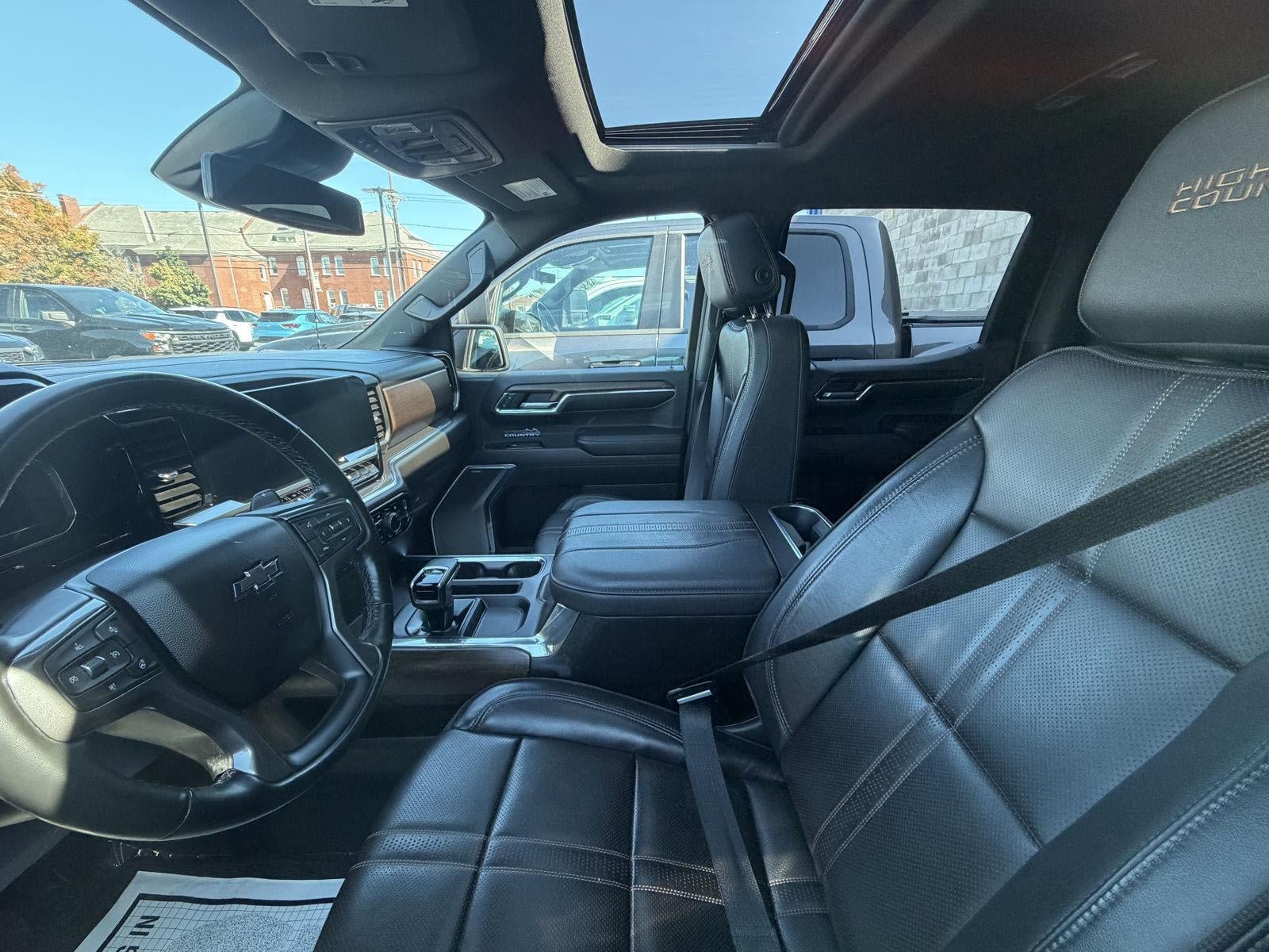 Used 2024 Chevrolet Silverado 1500 High Country w/ Midnight Edition AWD/4WD image 7