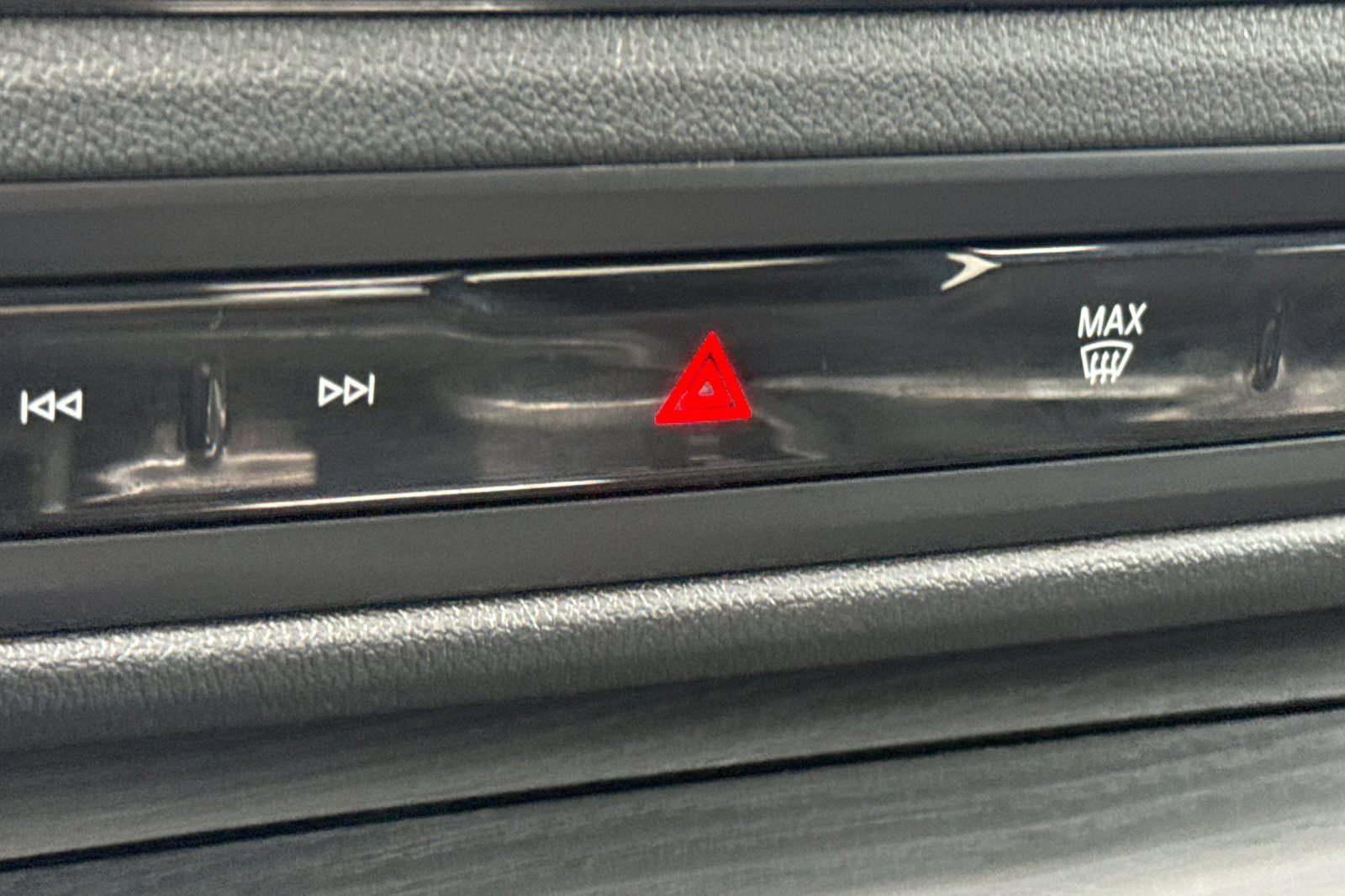 Used 2025 BMW 430i Coupe w/ Premium Package image 39