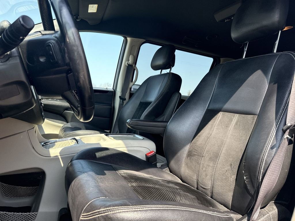 Used 2017 Dodge Grand Caravan SXT image 13