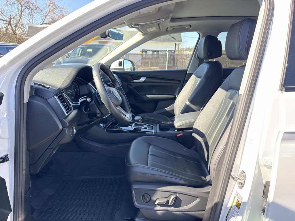 Used 2025 Audi Q5 2.0T Premium w/ Convenience Plus Package image 16