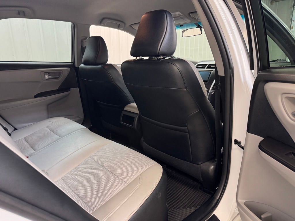 Used 2016 Toyota Camry SE FWD image 21