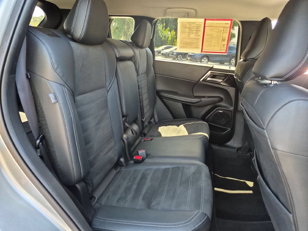 Used 2025 Mitsubishi Outlander SE AWD/4WD image 30