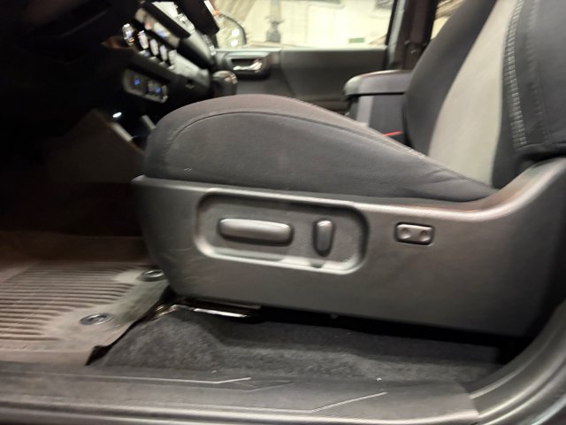 Used 2023 Toyota Tacoma TRD Sport AWD/4WD image 30