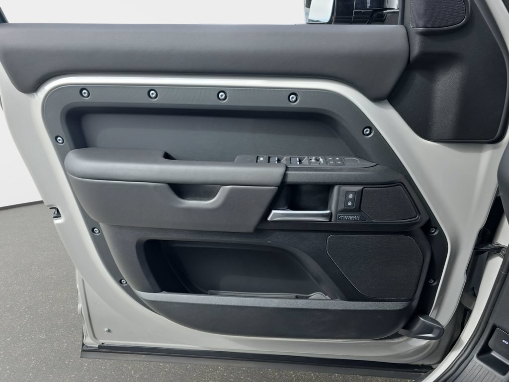 New 2026 Land Rover Defender 110 X AWD/4WD image 27