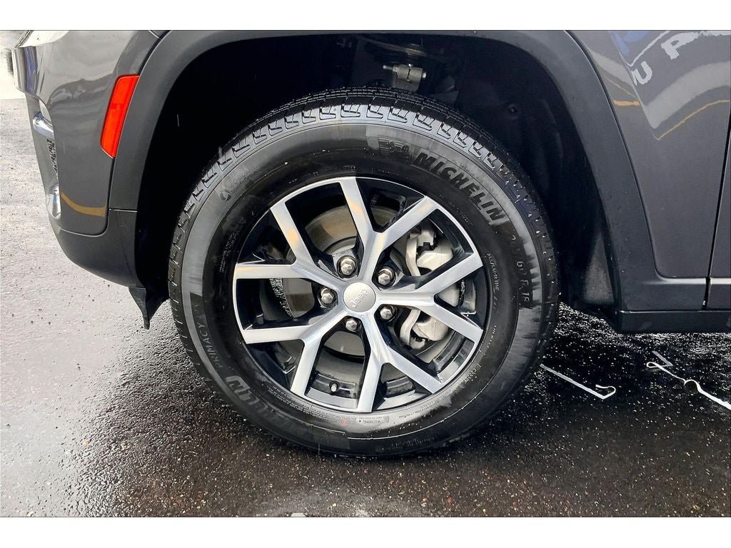 Used 2025 Jeep Grand Cherokee Limited w/ Trailer Tow Package AWD/4WD image 10
