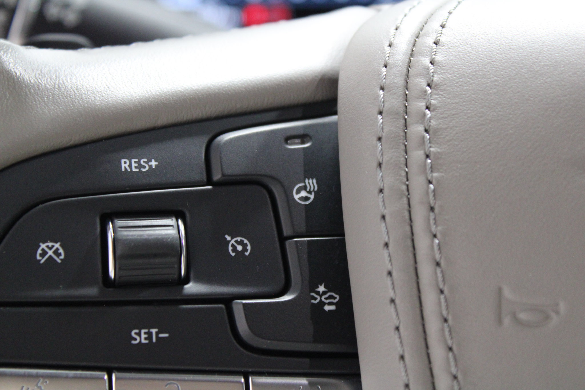 Used 2021 Cadillac Escalade Premium Luxury Platinum AWD/4WD image 43