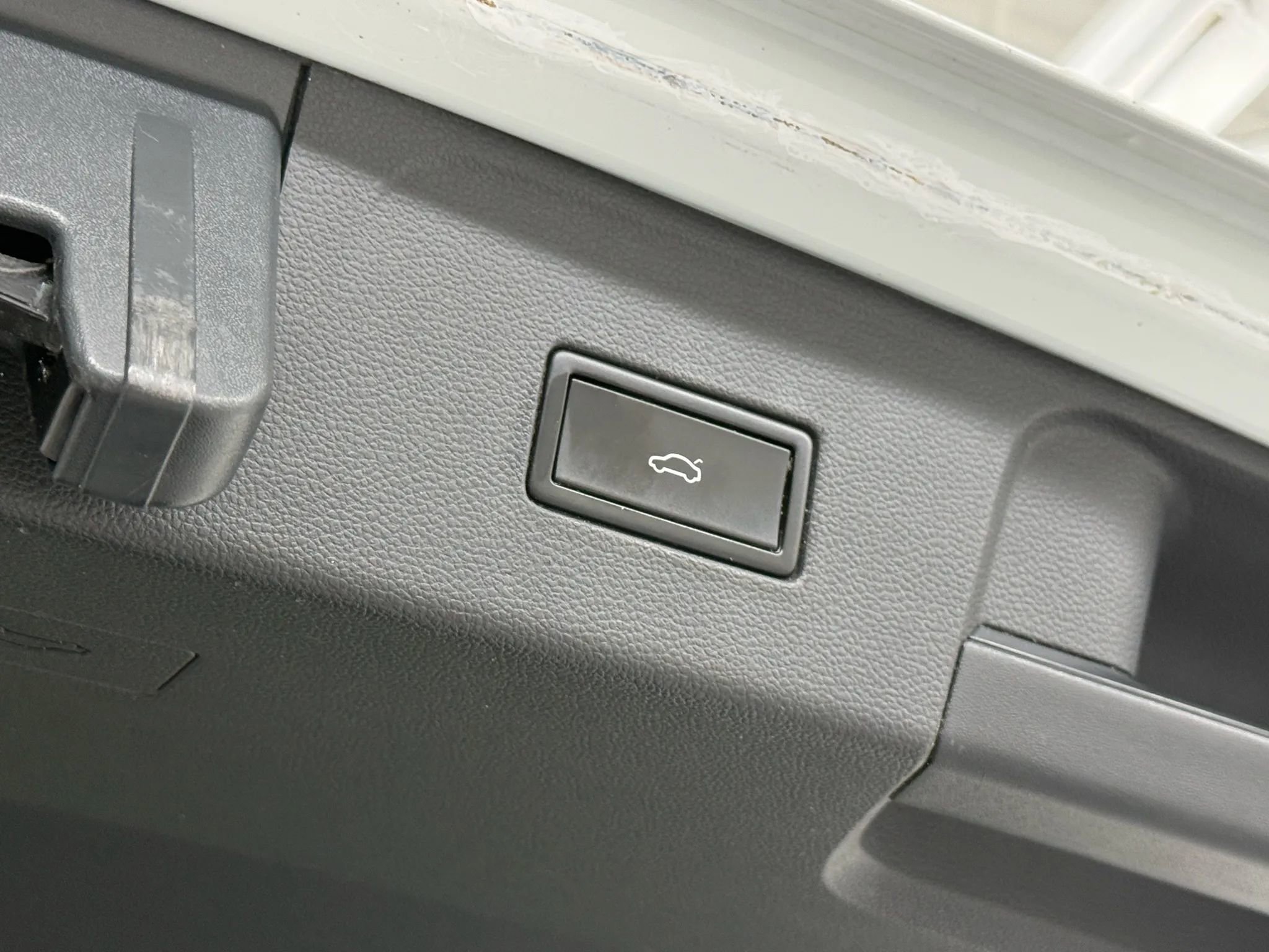 Used 2018 Volkswagen Atlas SEL image 34