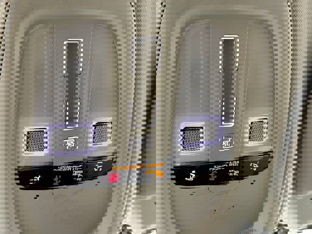 New 2024 Volvo S60 B5 Plus w/ Climate Package image 23