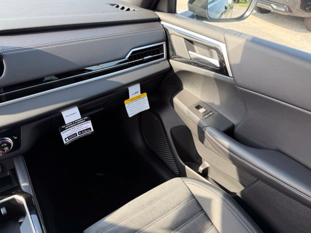 New 2026 Mitsubishi Outlander LE FWD image 21