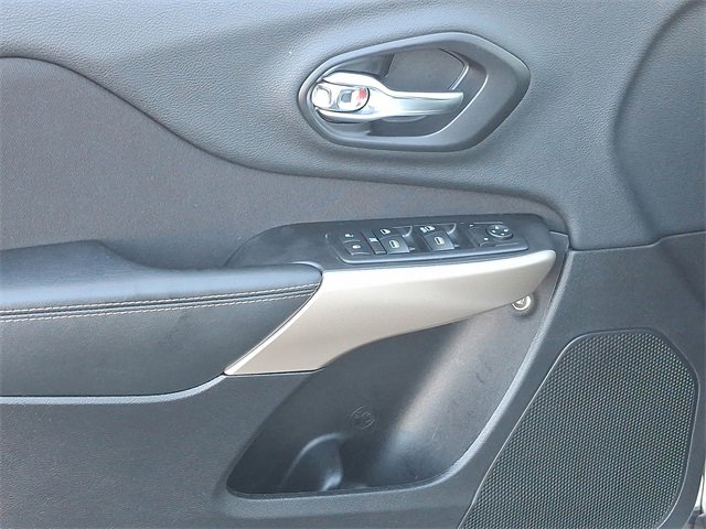 Used 2018 Jeep Cherokee Latitude w/ Altitude Package image 12