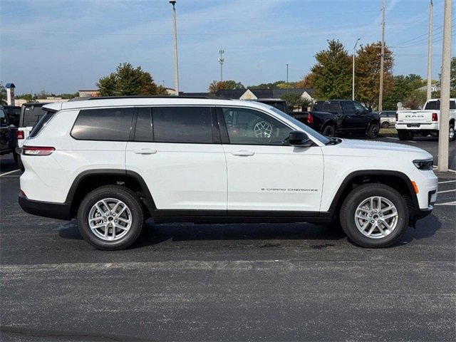 New 2025 Jeep Grand Cherokee L Laredo image 2