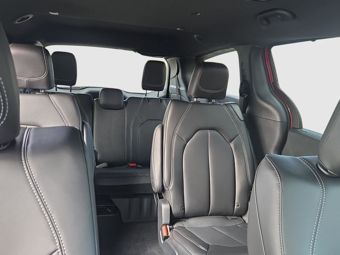 New 2026 Chrysler Pacifica Select image 11