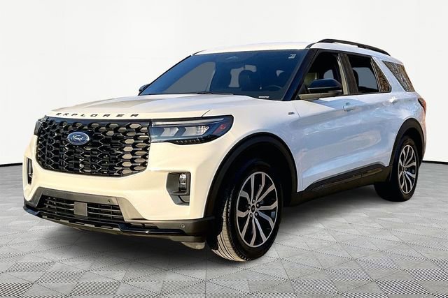 Used 2025 Ford Explorer ST-Line image 3