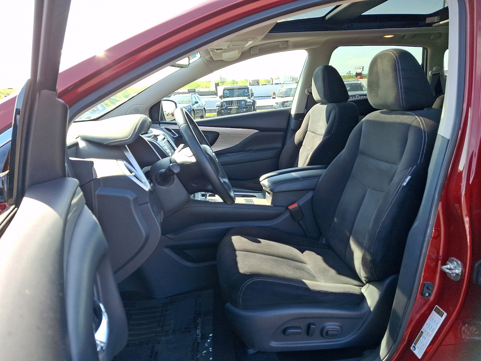 Used 2018 Nissan Murano SV w/ Premium Package image 13