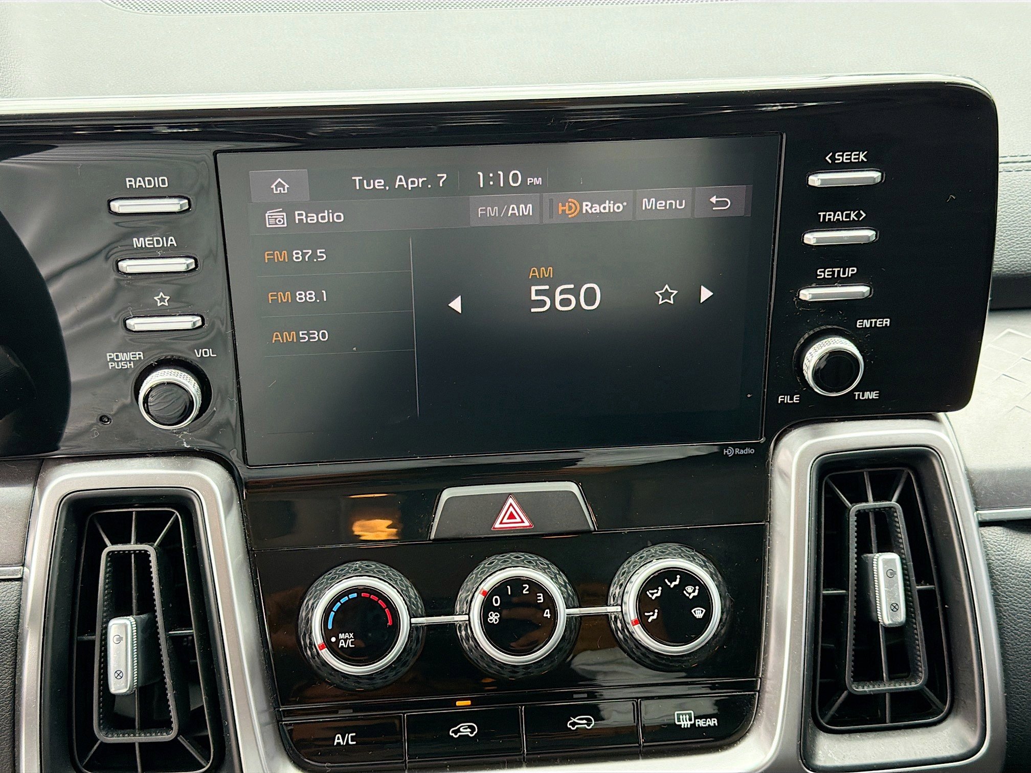 Used 2023 Kia Sorento LX image 29