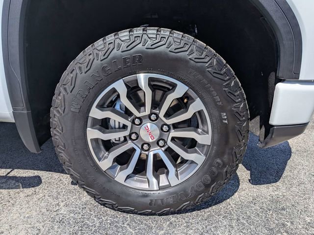 Used 2022 GMC Sierra 1500 AT4 w/ Technology Package AWD/4WD image 10