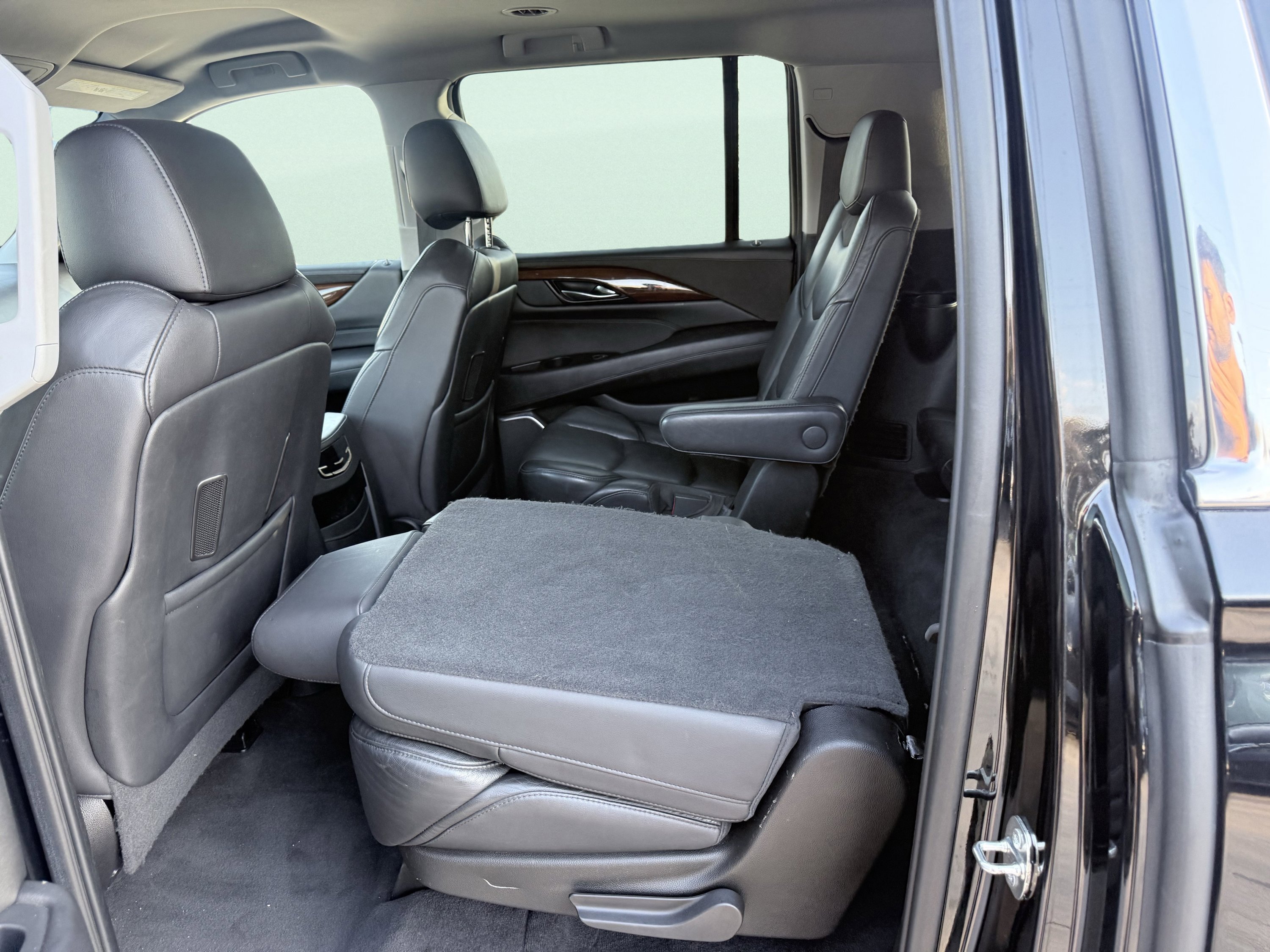 Used 2020 Cadillac Escalade ESV 2WD image 34