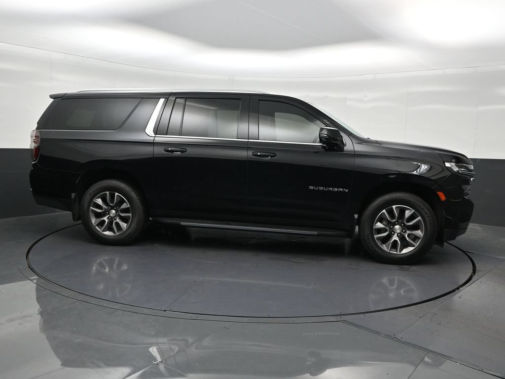 Used 2022 Chevrolet Suburban LT w/ Luxury Package RWD image 7