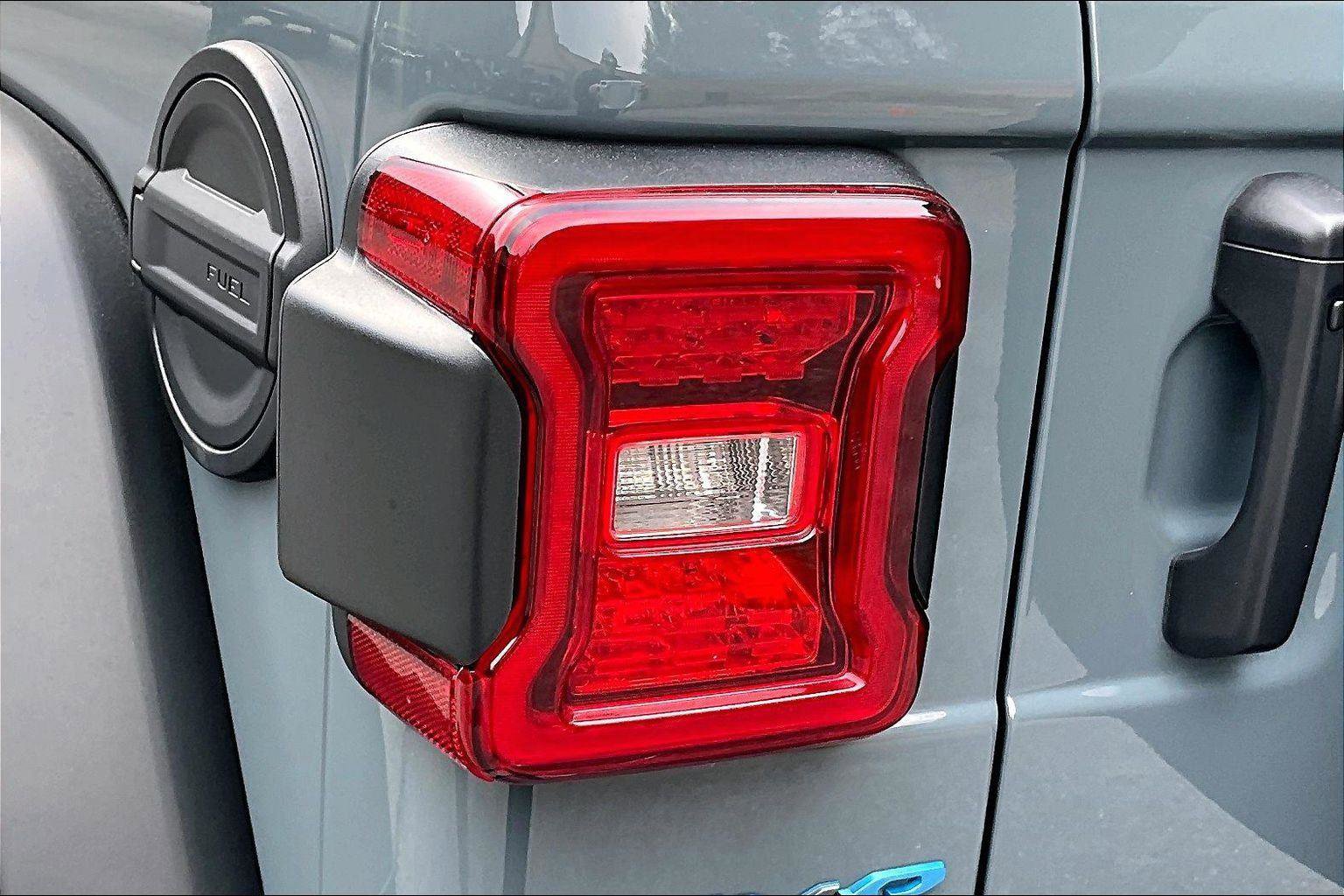 Used 2025 Jeep Wrangler Unlimited Rubicon 4xe image 31