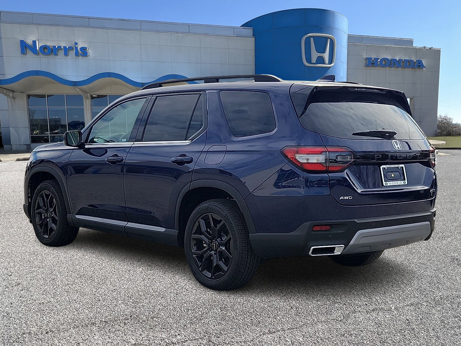 New 2025 Honda Pilot Touring image 3