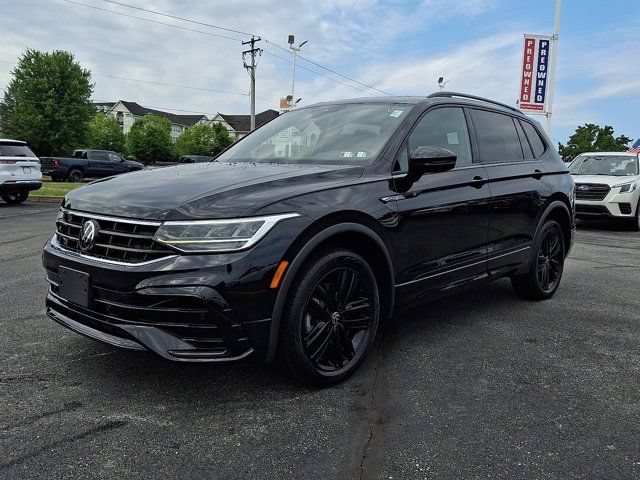 Certified 2022 Volkswagen Tiguan SE R-Line AWD/4WD image 3