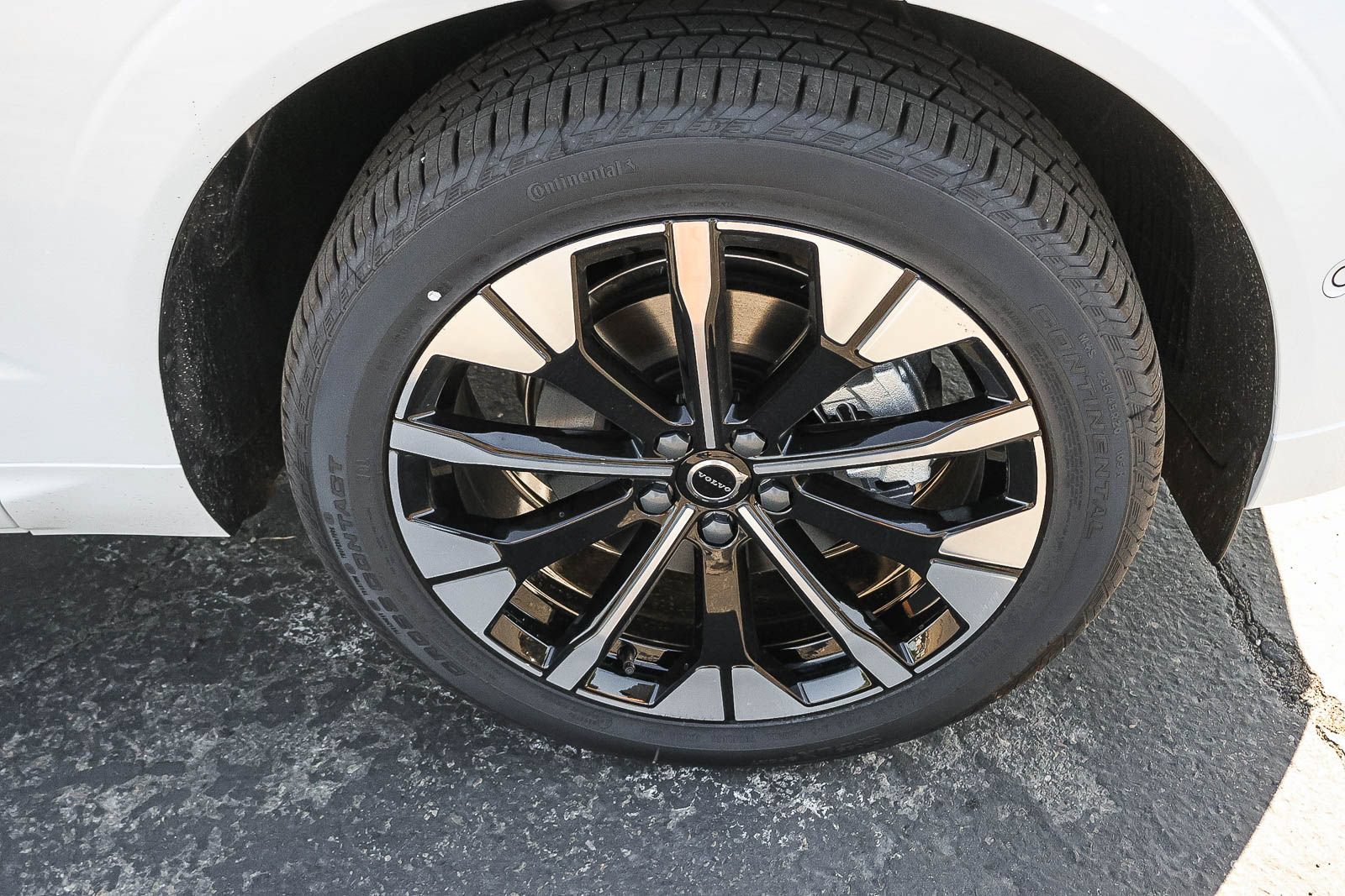 New 2026 Volvo XC60 B5 Plus w/ Climate Package AWD/4WD image 13
