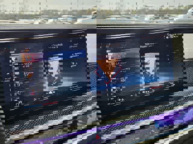 Used 2025 BMW 760i xDrive w/ Premium Package image 32