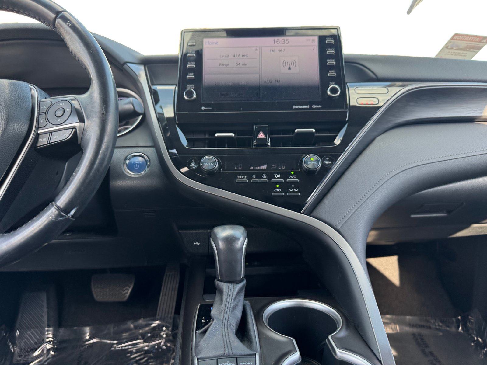 Used 2022 Toyota Camry XLE FWD image 11