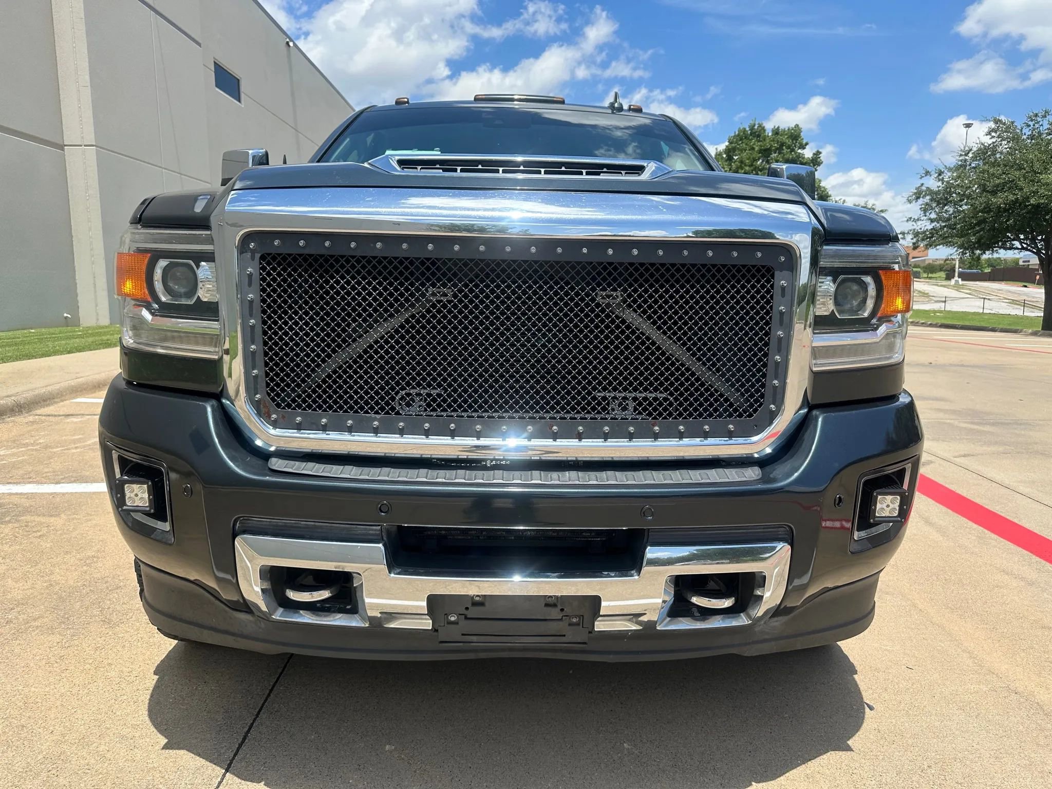 Used 2018 GMC Sierra 3500 Denali w/ Duramax Plus Package image 4