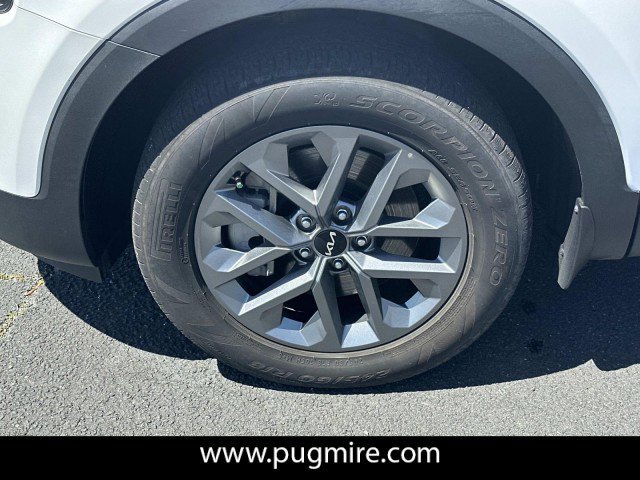 Used 2025 Kia Telluride LX FWD image 11