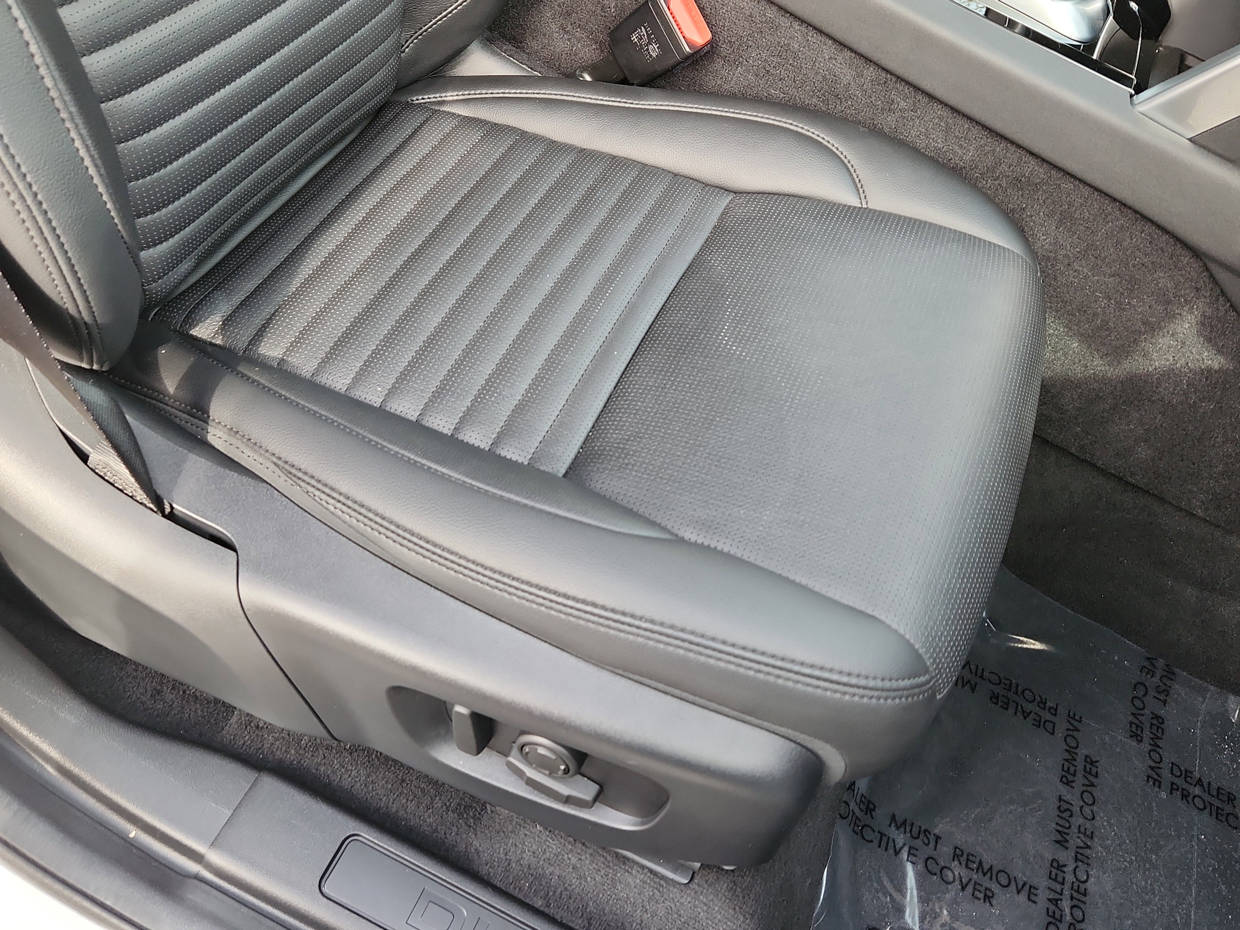 Used 2023 Land Rover Discovery Sport SE image 19