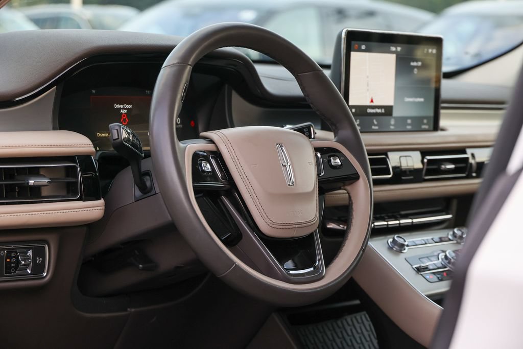 Used 2022 Lincoln Aviator AWD w/ Premium Package image 29