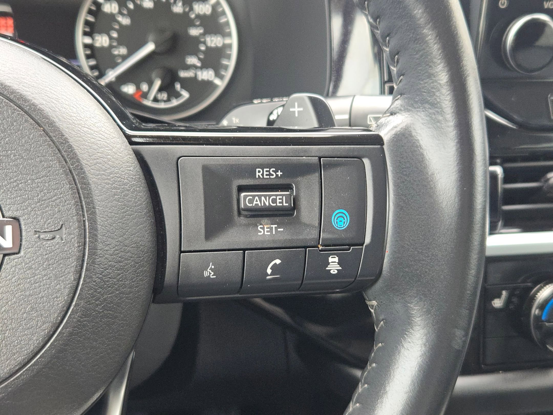 Certified 2023 Nissan Pathfinder SL w/ Black Appearance Package image 20