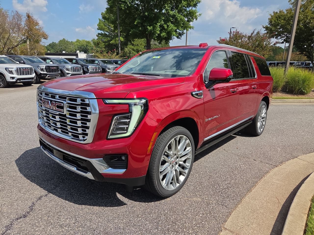 New 2026 GMC Yukon XL Denali w/ Denali Reserve Package AWD/4WD image 4