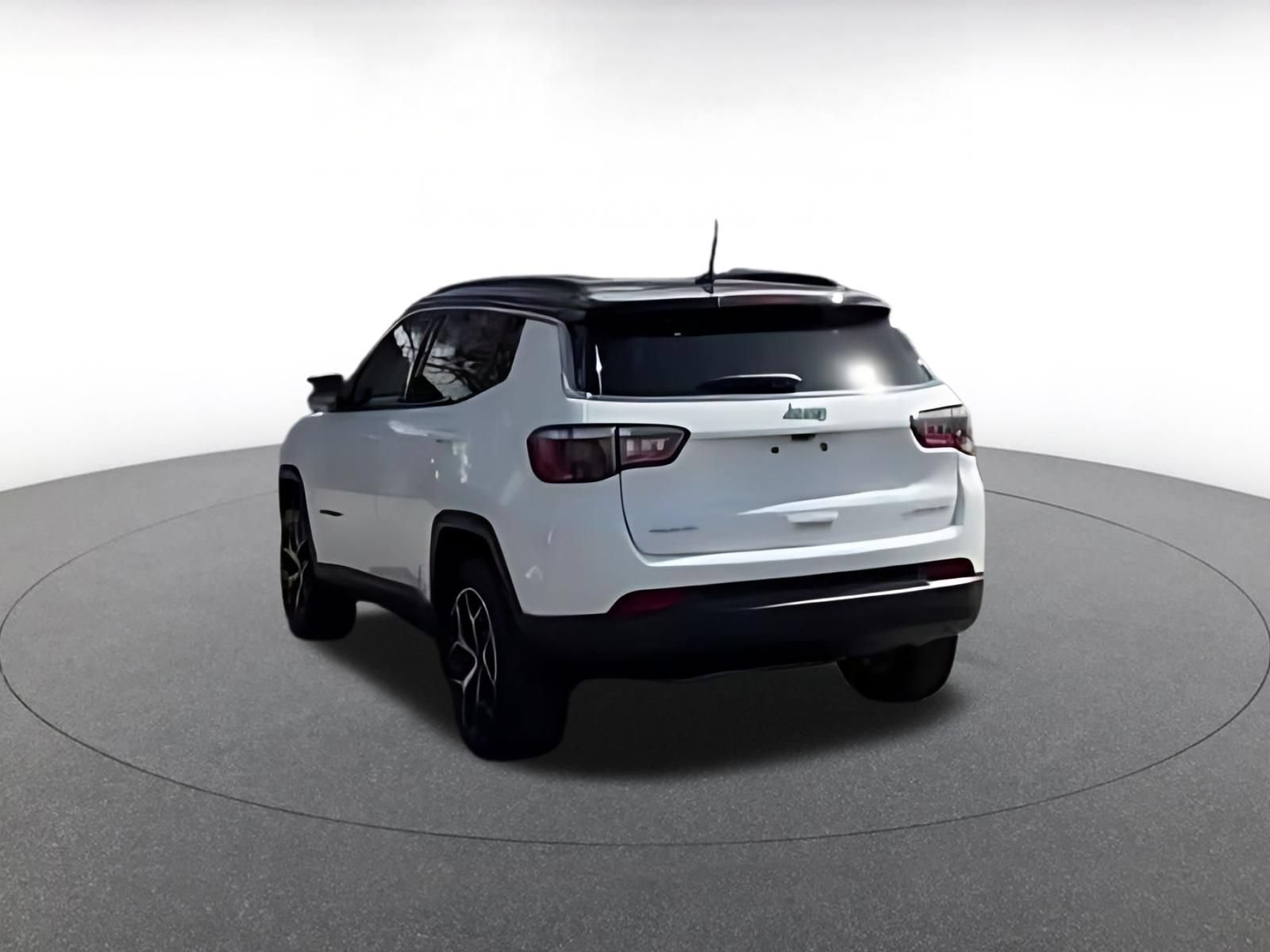 Used 2025 Jeep Compass Limited AWD/4WD image 16