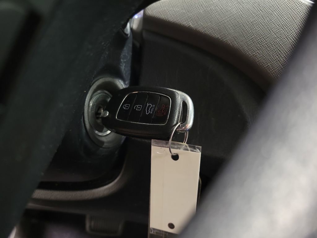 Used 2017 Hyundai Santa Fe Sport image 16