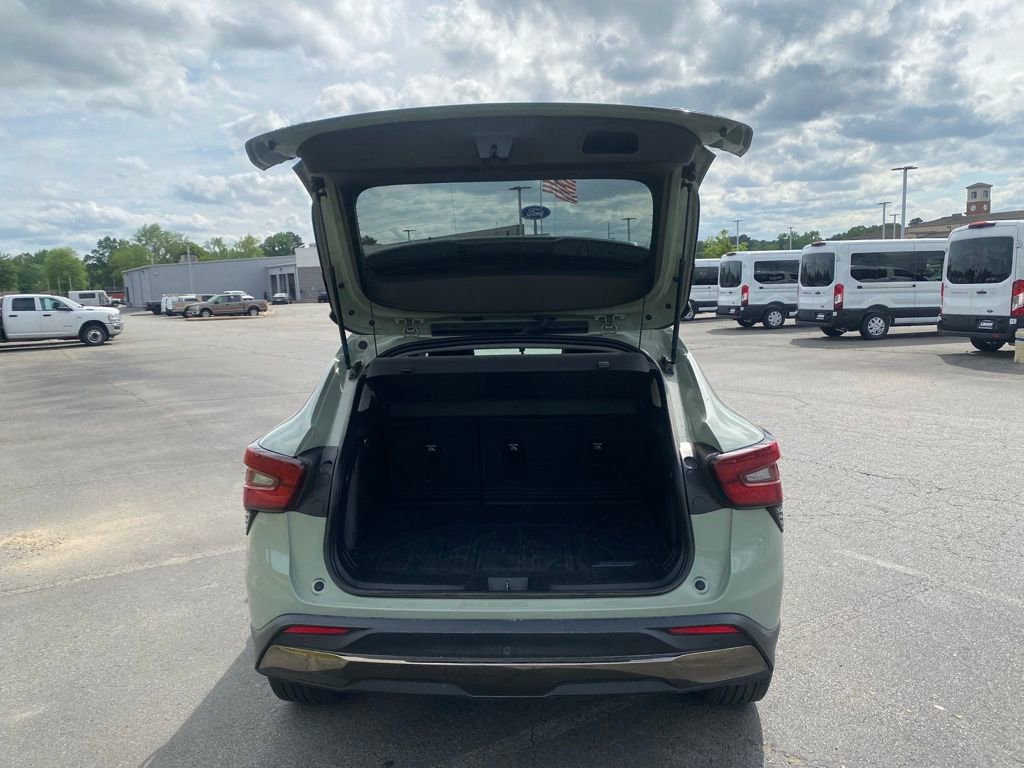 Used 2024 Chevrolet Trax ACTIV w/ Sunroof Package image 9